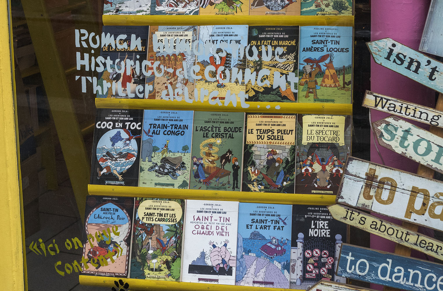 Naturligtvis erbjuder ett antikvariat en uppsjö Tintin-publikationer. Olympus OM-D E-M1 II, Zuiko 25 mm 1,2, 1/320 sec, bländare 5,0 800 Asa.